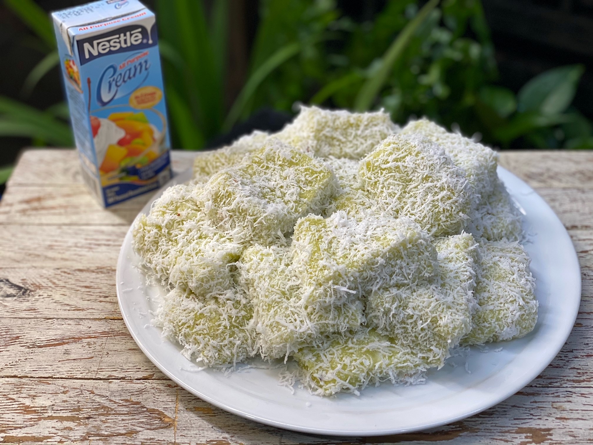 Creamy Cassava and Pandan Cake